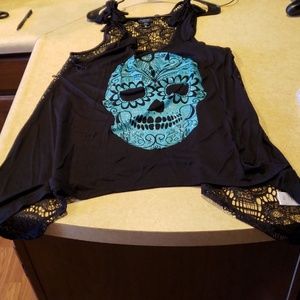 NWOT Skull Top